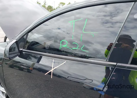 2023 Tesla Model Y Awd/Long Range Dual Motor All-Wheel Drive z USA, uszkodzony, nr VIN 7SAYGDEE7PF768213